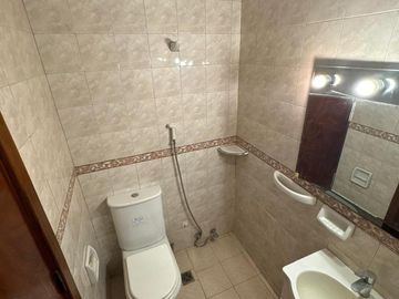 Venta-Casa Chalet de 6 Ambientes - Berazategui Centro