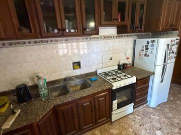 Venta-Casa Chalet de 6 Ambientes - Berazategui Centro