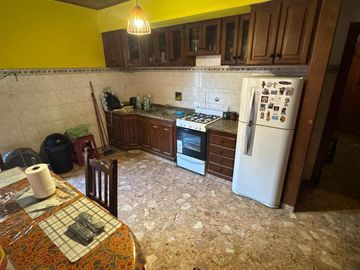 Venta-Casa Chalet de 6 Ambientes - Berazategui Centro