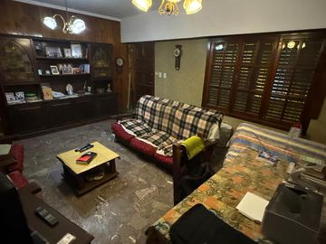 Venta-Casa Chalet de 6 Ambientes - Berazategui Centro