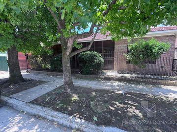Venta-Casa Chalet de 6 Ambientes - Berazategui Centro