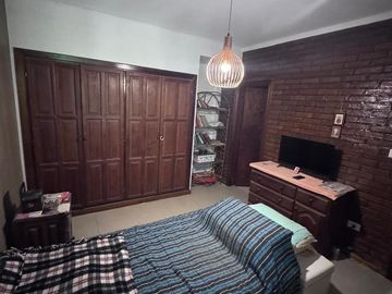 Venta-Casa Chalet de 6 Ambientes - Berazategui Centro