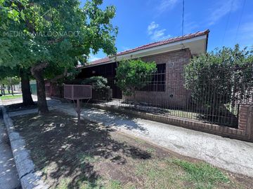 Venta-Casa Chalet de 6 Ambientes - Berazategui Centro