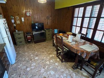 Venta-Casa Chalet de 6 Ambientes - Berazategui Centro