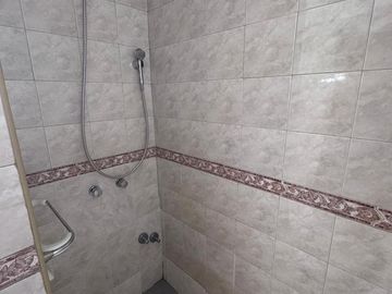 Venta-Casa Chalet de 6 Ambientes - Berazategui Centro