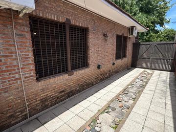 Venta-Casa Chalet de 6 Ambientes - Berazategui Centro