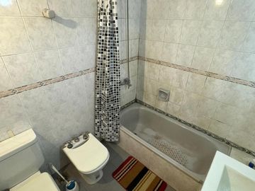 Venta-Casa Chalet de 6 Ambientes - Berazategui Centro