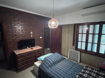 Venta-Casa Chalet de 6 Ambientes - Berazategui Centro