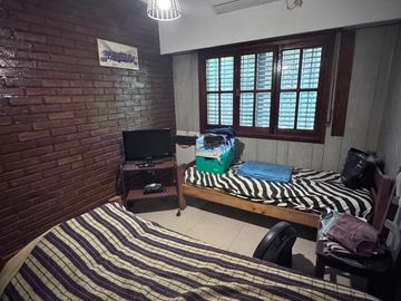 Venta-Casa Chalet de 6 Ambientes - Berazategui Centro