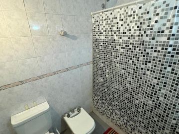 Venta-Casa Chalet de 6 Ambientes - Berazategui Centro
