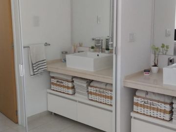 Excelente departamento cuatro ambientes a la venta en Wilde Centro