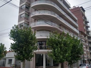 Excelente departamento cuatro ambientes a la venta en Wilde Centro