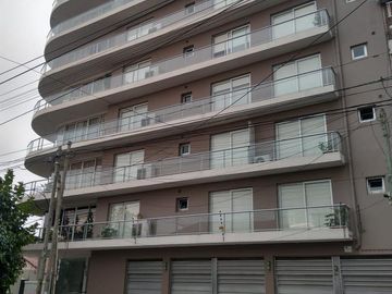 Excelente departamento cuatro ambientes a la venta en Wilde Centro