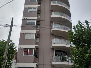 Excelente departamento cuatro ambientes a la venta en Wilde Centro