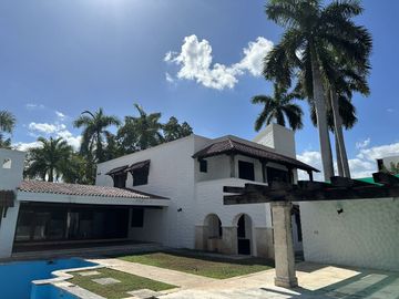 EN VENTA RESIDENCIA EN LA COLONIA CHUBURNA DE HIDALGO. MÉRIDA YUC.