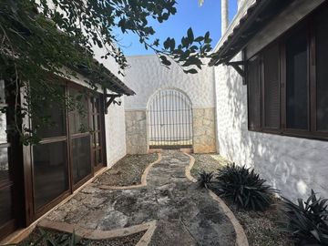 EN VENTA RESIDENCIA EN LA COLONIA CHUBURNA DE HIDALGO. MÉRIDA YUC.