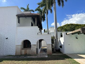 EN VENTA RESIDENCIA EN LA COLONIA CHUBURNA DE HIDALGO. MÉRIDA YUC.