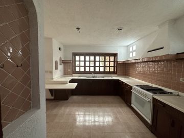 EN VENTA RESIDENCIA EN LA COLONIA CHUBURNA DE HIDALGO. MÉRIDA YUC.