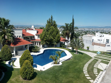 Residencia de Clase Mundial en Loma Dorada, Querétaro