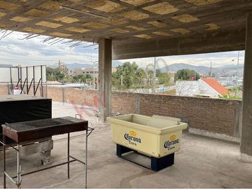 Edificio con local comercial y departamentos en VENTA en Gomez Palacio, Durango.