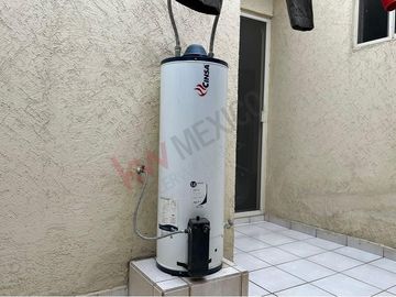 Edificio con local comercial y departamentos en VENTA en Gomez Palacio, Durango.