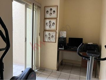 Edificio con local comercial y departamentos en VENTA en Gomez Palacio, Durango.