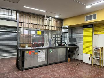 Edificio con local comercial y departamentos en VENTA en Gomez Palacio, Durango.