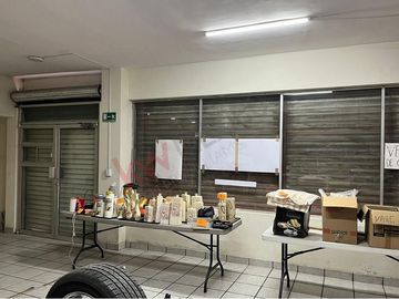 Edificio con local comercial y departamentos en VENTA en Gomez Palacio, Durango.