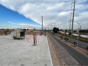 Edificio con local comercial y departamentos en VENTA en Gomez Palacio, Durango.