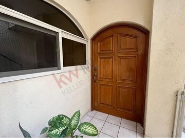 Edificio con local comercial y departamentos en VENTA en Gomez Palacio, Durango.