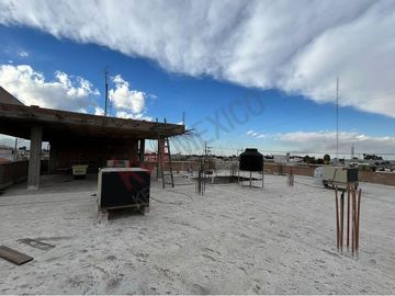 Edificio con local comercial y departamentos en VENTA en Gomez Palacio, Durango.