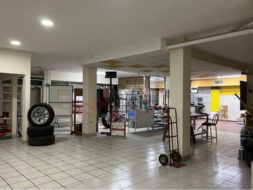 Edificio con local comercial y departamentos en VENTA en Gomez Palacio, Durango.