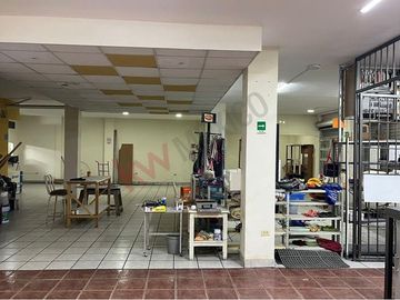 Edificio con local comercial y departamentos en VENTA en Gomez Palacio, Durango.