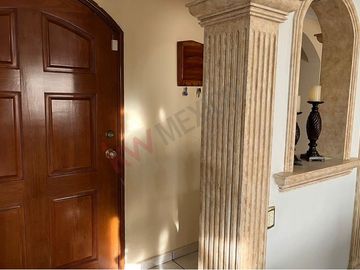 Edificio con local comercial y departamentos en VENTA en Gomez Palacio, Durango.