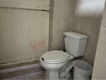 Edificio con local comercial y departamentos en VENTA en Gomez Palacio, Durango.