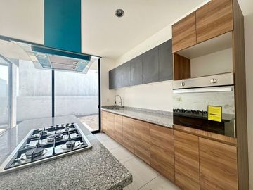Exclusiva Casa de Autor en Valle de Juriquilla – ¡Gran Ubicación y Lujo!