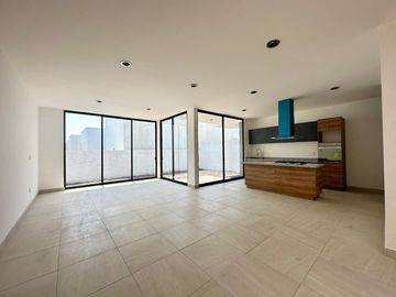 Exclusiva Casa de Autor en Valle de Juriquilla – ¡Gran Ubicación y Lujo!