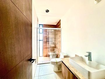 Exclusiva Casa de Autor en Valle de Juriquilla – ¡Gran Ubicación y Lujo!