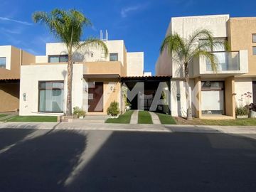 CASA EN VENTA EN PUERTA REAL II - (3)