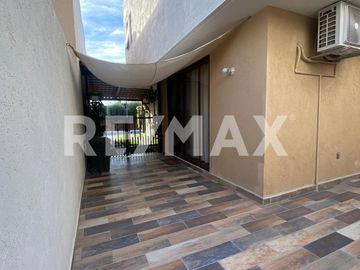 CASA EN VENTA EN PUERTA REAL II - (3)