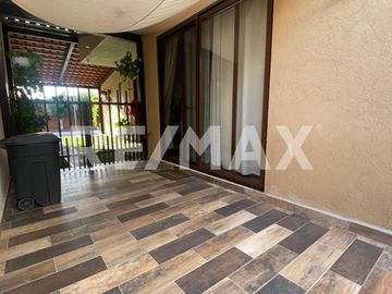 CASA EN VENTA EN PUERTA REAL II - (3)