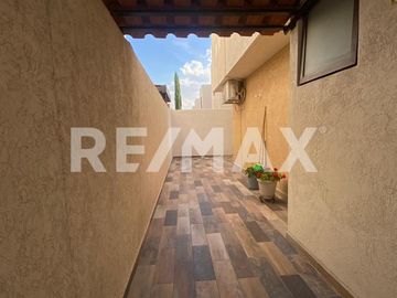 CASA EN VENTA EN PUERTA REAL II - (3)