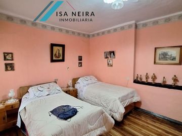 Casa en  la Juan Jaramillo y Hermano Miguel