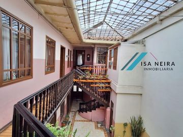 Casa en  la Juan Jaramillo y Hermano Miguel