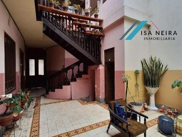 Casa en  la Juan Jaramillo y Hermano Miguel