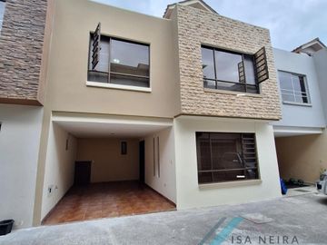 Casa en  venta, dentro de Condominio Privado.