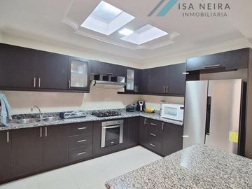 Casa en  venta, dentro de Condominio Privado.