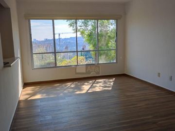 Departamento venta en Zona Esmeralda en planta baja con jardín.
