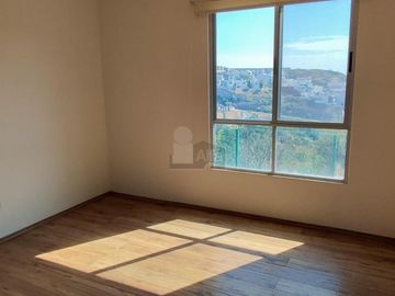 Departamento venta en Zona Esmeralda en planta baja con jardín.