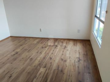 Departamento venta en Zona Esmeralda en planta baja con jardín.